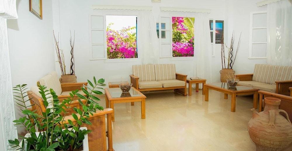 Hotel Avra Камари Экстерьер фото